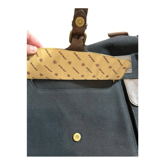 NWT Ariat Unisex Canvas/Leather Duffle with Crossbody Strap Black/Brown - Picture 6 of 10